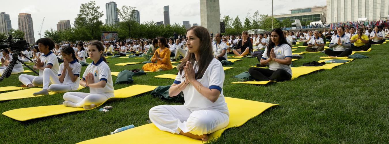 El yoga trae alegría, salud y paz interior, a la vez que profundiza en la conexión entre la propia conciencia y el mundo exterior. Foto:Foto ONU/Mark Garten
